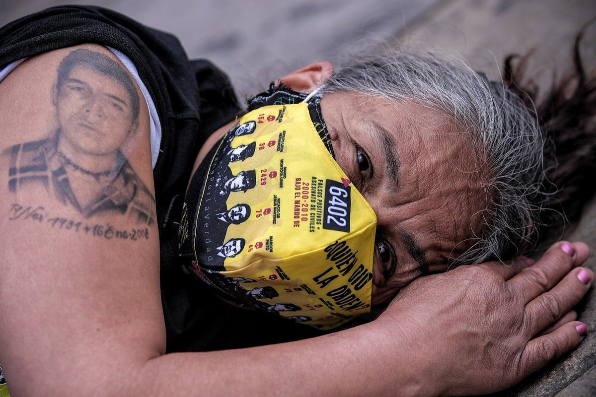 photomauricio's tweet photo. ¿Quién dio la orden?

#Colombia #6402Performance #CampañaPorLaVerdad

Fotos para @elespectador https://t.co/J6CZaKOgzQ
