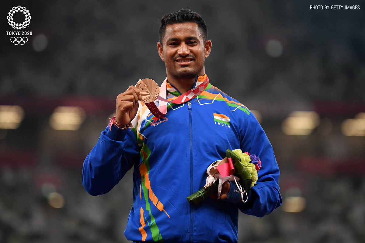 Sundar Singh Gurjar wins Bronze medal in Men's F46 Javelin Throw event with best attempt of 64.01 m. #Paralympics #ParaAthletics #TeamIndia