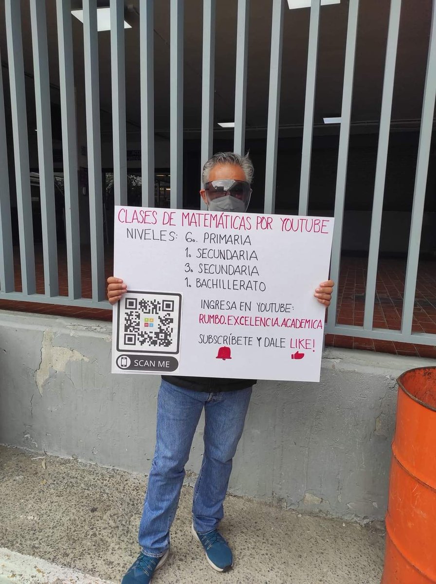 El hombre que ven en la foto es un maestro de matemáticas que salió a la calles de CDMX para promocionar su canal de YouTube llamado 'Rumbo a la Excelencia'. Ahí, encontrarán todo tipo de lecciones para mejorar su desempeño académico. 🤓🙌

Acá la info: bit.ly/3sYcvz6