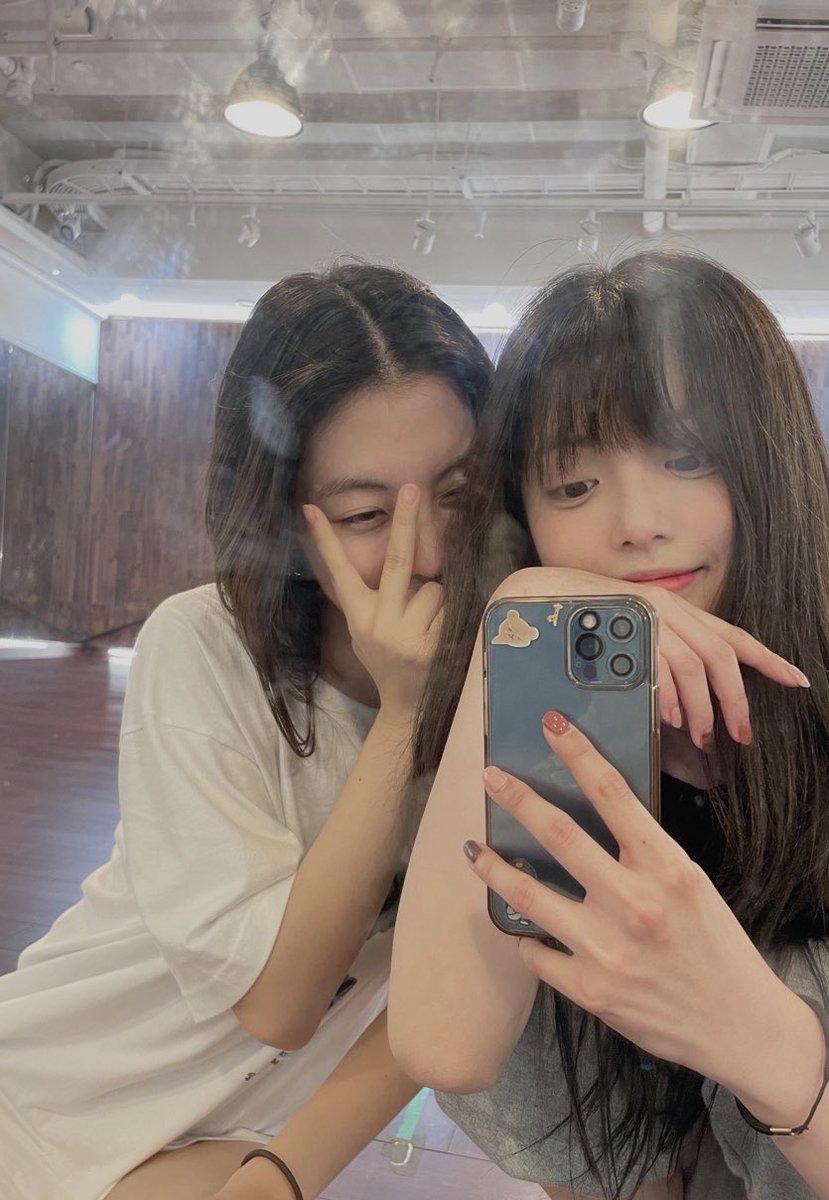 jisuyeon_th's tweet photo. [🎂🌙] 210831 HAPPY BIRTHDAY LUCY♥

สุขสันต์วันเกิดเจ้ามักเน่ของลีดเดอร์🥰 ขอให้เป็นลูซี่ที่น่ารักสดใสกับพี่ๆแบบนี้ตลอดไป ขอให้มีโอกาสหลากหลายเข้ามาเยอะๆ เติบโตเป็นนักแสดงลูซี่ ไอดอลลูซี่ที่มีคนรักมากมายเลยนะ💓 

#HAPPYLUCYDAY #해피루시데이 #LUCY #WekiMeki #위키미키 https://t.co/xguFXUt5Xq