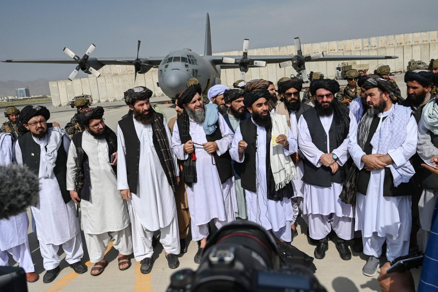 ??????? ?????? ???? ?? on Twitter: "#Taliban take over #Kabul airport and #USA military equipment as leaders tell fighters 'be gentle' with #Afghan Taliban Leaders spoke to reporters on the Kabul airport