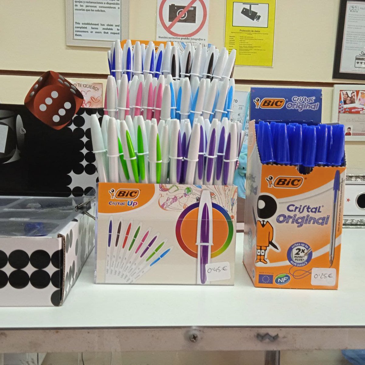 📚 ¡Hoy llegan más libros! 📗

‼️Y hemos traído unas cuantas cajas de bolis para que no os falte para el cole‼️

📣 Ya empezamos el mes de Septiembre y de nuevo, os traeremos todo para vosotrxs 📣