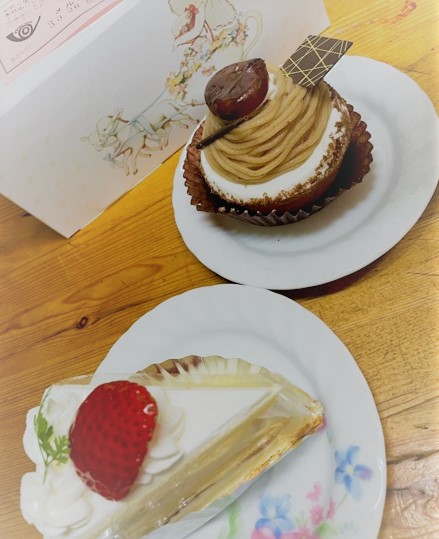 みーやちゃん 公式 V Twitter 紀州鉄道 紀伊御坊駅 メルヘン洋菓子店 ケーキ チーズケーキ 紀伊御坊駅近くの メルヘン洋菓子店 さんのケーキ いっぱいあるのみゃ モンブランに チョコケーキ ショートケーキ フルーツタルト ふわふわチーズケーキ
