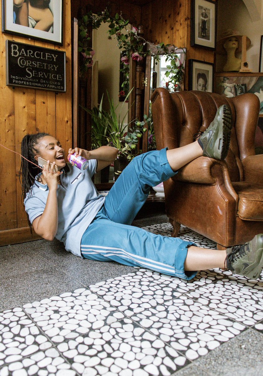 Helena 📱 
Hermia 💄 
Demetrius 💪 
Lysander 🍺 

The course of true love never did run smooth.

Have you booked tickets yet for #AMidsummerNightsDream? Coming to @hopemilltheatr1 October 6-16th! 

<a href="/GirlGangMcr/">GirlGangMcr</a>
<a href="/AllFemaleShakeS/">All Female Shakespeare</a>

hopemilltheatre.co.uk/events/a-midsu…