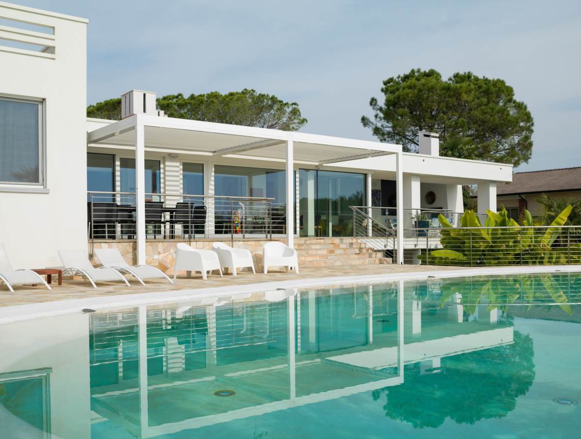 A large #louvreroof form #IQOutdoorLiving was installed to this #luxuryholidayvilla project, to create a shaded #outdoorliving space that bridges the gap between the internal rooms and the external #poolarea.

Visit our website for more info >>> iqoutdoorliving.co.uk/iq-louvre-roof/