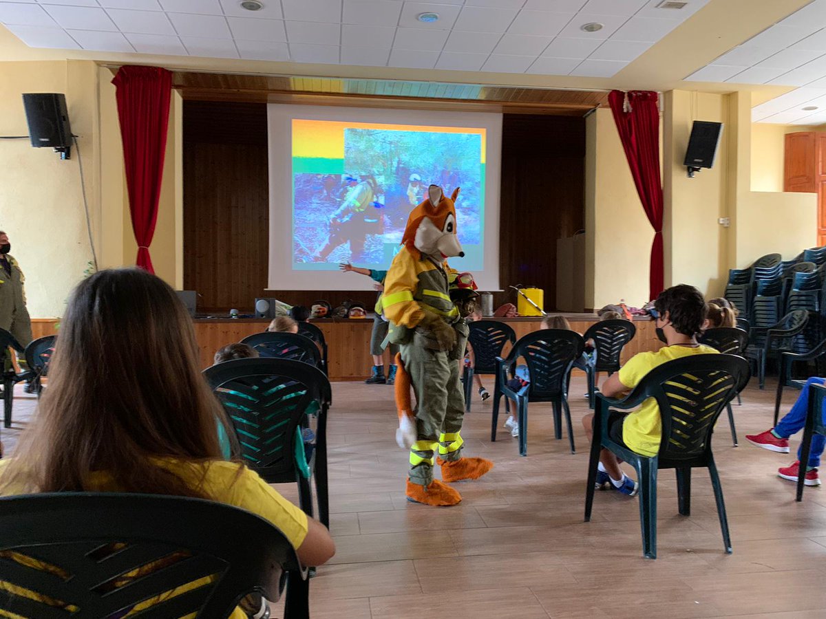 AGojcg's tweet photo. La jornada está saliendo a la perfección. Mucha participación por parte de l@s peques! @Previifor @JulenIIFF @AxelBomberoF #BBFF #EducacionAmbiental https://t.co/ziUBjbAEkU