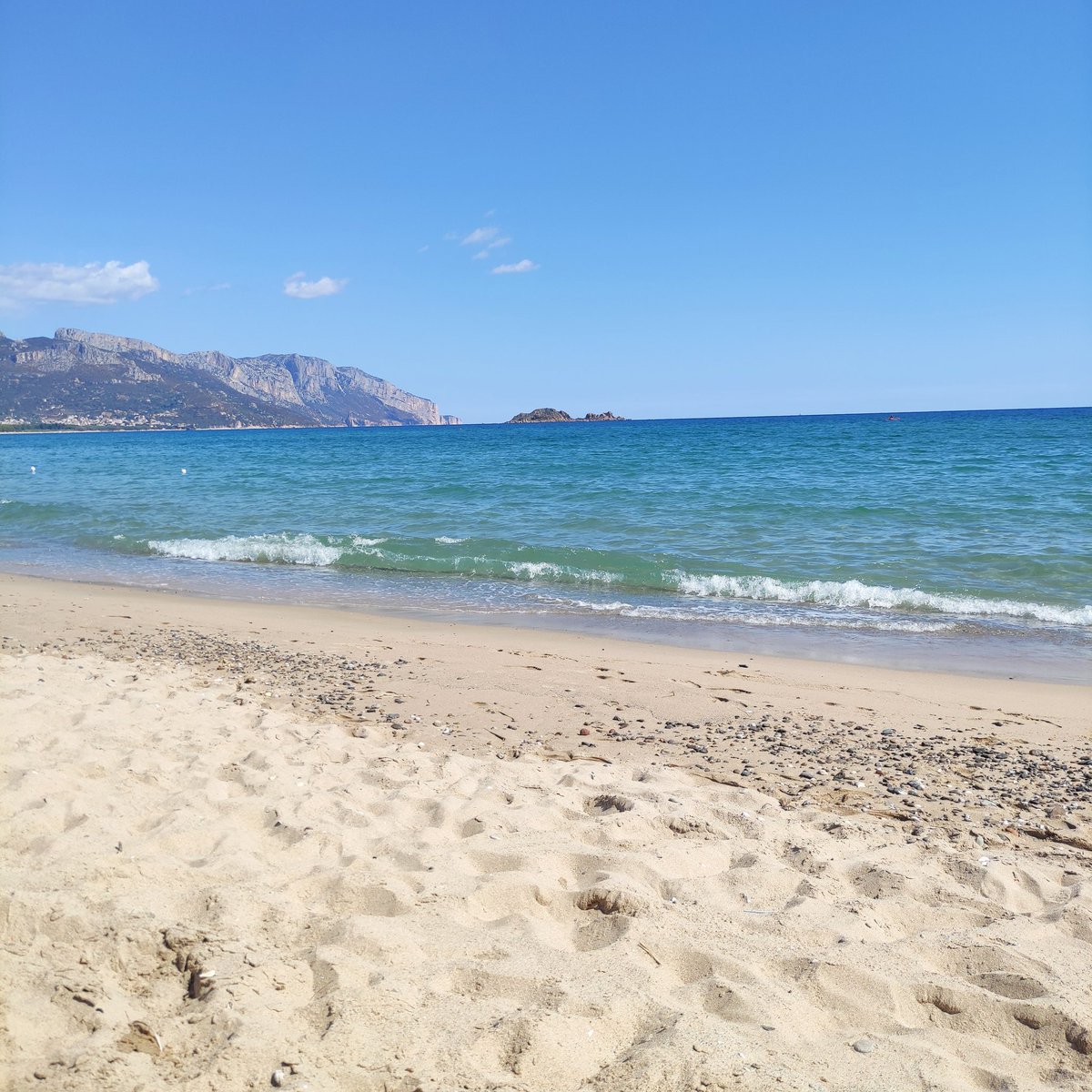 BandieraSarda's tweet photo. Come profondo il mare...almeno qui non ci sono e non li senti, bassetti e company https://t.co/UGJdxAjK3N