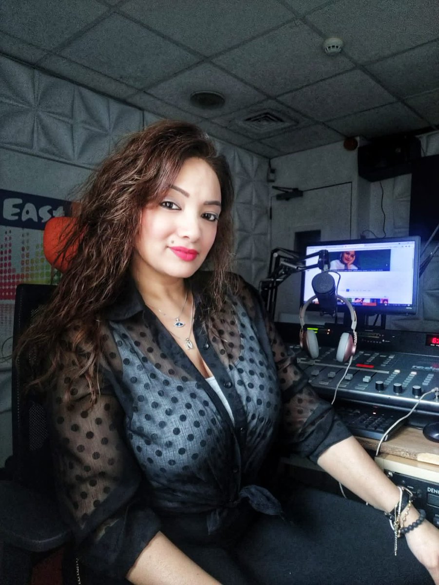 Have you tuned in to the best Bollywood show? The Captain is on air now. | <a href="/SimplyNilofer/">Simply Nilofer 💞</a> 
•
•
•
•
•
#Bollywood #NiloferKhan #SimplyNilofer #Nilofer #EastFm
