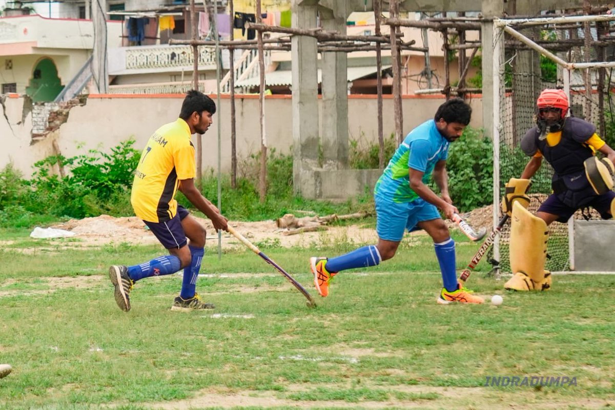 Bhuvaneshmrcool's tweet photo. Celebrations #hockeyprakasam
#hockeyindia https://t.co/yk9t4pHLeE
