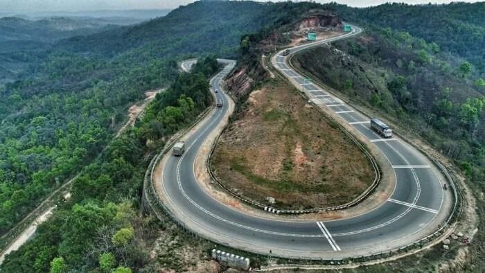 MyBharat_Me's tweet photo. 1 of the most lovely roads in the #northeast, #Shillong to #Cherrapunjee #highway, can be #immersed in #clouds & #drizzle for most of year. there seems a #tranquilizing look that no one forgets.
#BeautifulWorld #Roads #travel #travelling #India
https://t.co/esZJwGpMT6 https://t.co/b0rRSIOckR
