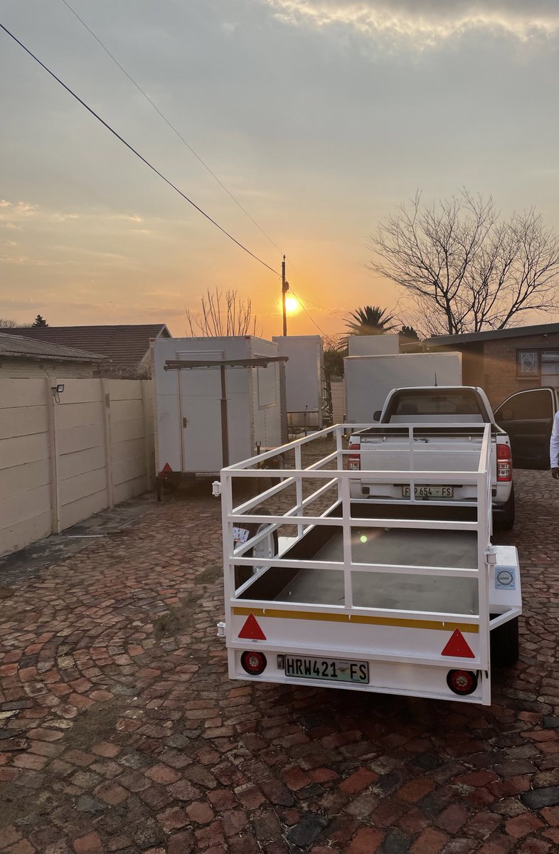 Kgobiie's tweet photo. #WelkomTwitter

Hey Welkom peeps if you’re looking for Mobile Trailers I’m your girl, feel free to dm me for any information ✨ https://t.co/ysONDTxYyy