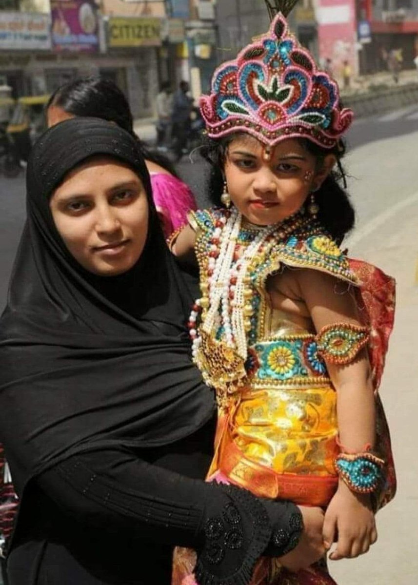Abdal__Abdullah's tweet photo. जब बच्चा पैदा होता है तो वो दीन-ए-इस्लाम पर पैदा होता है, उस बच्चे को काफ़िर मुशरिक उसके माँ बाप बनाते हैं!!! #Haraam 🚫 https://t.co/czvcosmasO
