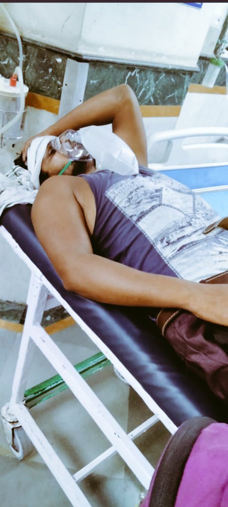 चौकिए मत सर इनको देख कर इनका एक कसूर यही है मन में वर्दी और देश की सेवा के लिए जान न्योछावर करने के लिए #SSCGD2018 के सारी प्रक्रिया पार कर लिए हैं और इन्हें ज्वाइन नहीं लाठियां दी गई है
<a href="/PMOIndia/">PMO India</a> <a href="/narendramodi/">Narendra Modi</a> <a href="/AmitShah/">Amit Shah</a> <a href="/nityanandraibjp/">Nityanand Rai</a> <a href="/sagarikaghose/">Sagarika Ghose</a> #SSCGD_JUSTICE2018 <a href="/aajtak/">AajTak</a>