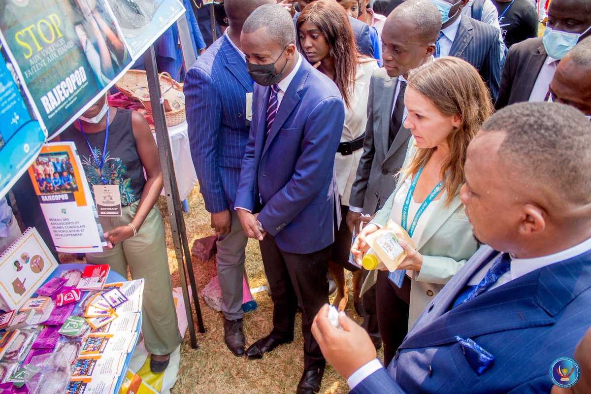 jeunesseEP_RDC's tweet photo. Foire de l'entrepreneuriat des jeunes : @BunkuluYves, Ministre de la Jeunesse et différents partenaires ont visité les stands d'exposition à la decouverte du génie créateur de la Jeunesse congolaise
@Presidence_RDC 
@PrimatureRDC https://t.co/b7QXGvkLTB
