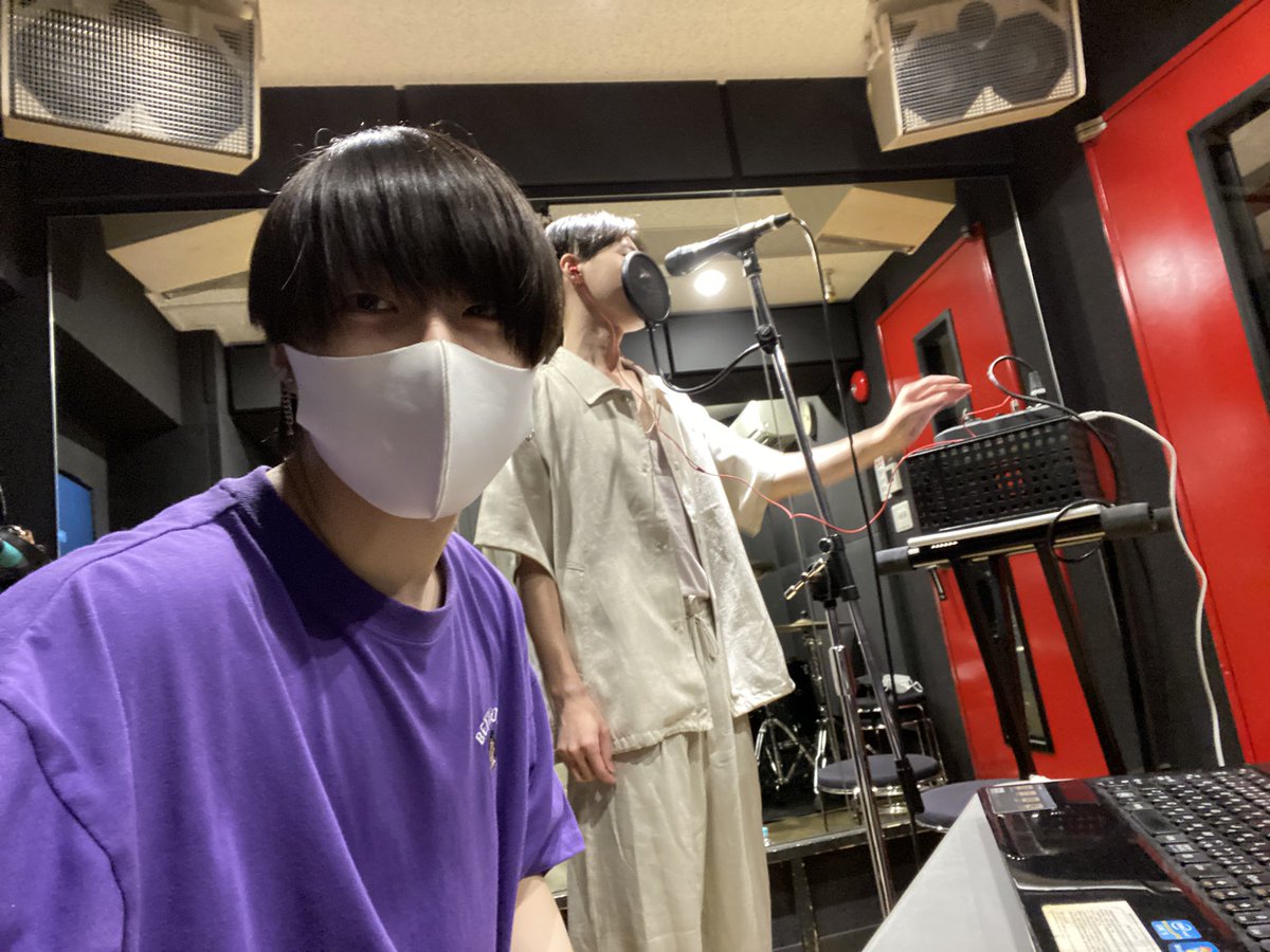 3434miyodayo's tweet photo. 今日はレコーディングのお仕事💪
RYO-SUKEさんハイトーン凄すぎ😇

カッコよくミックス仕上げます😈 https://t.co/KnPRv4XLaI