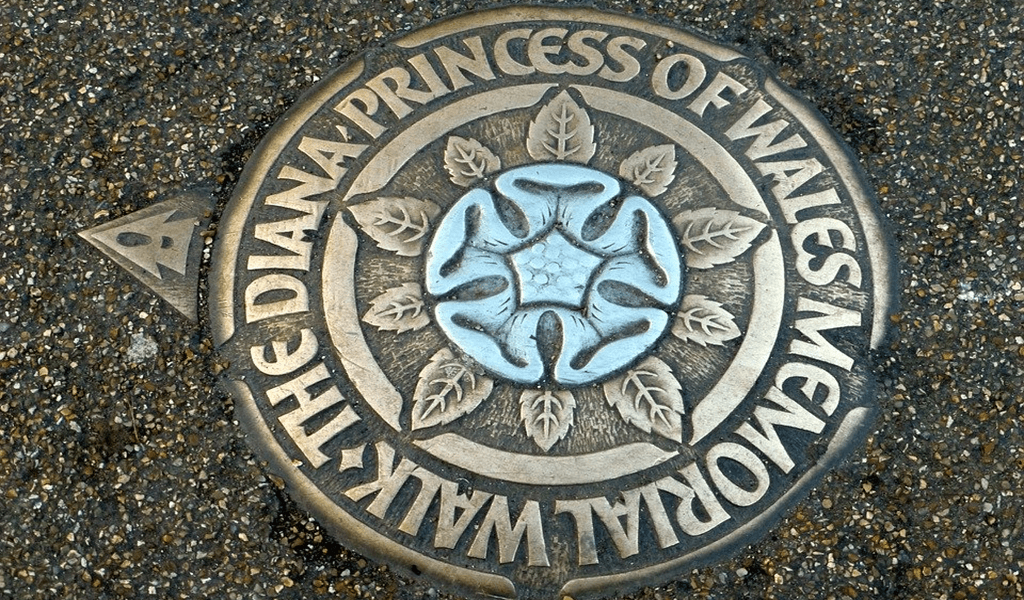 uponthisday's tweet photo. #OnThisday Headlines #OTD
- #Diana, #PrincessOfWales, fatally injured in a car crash in Paris in 1997
- #Solidarity formed at the #LeninShipyard in Gdańsk in 1980
- #PSVEindhoven formed in 1913
- #VanMorrison, Brown Eyed Girl, born in 1945
More here https://t.co/JXae1AJU4n https://t.co/oBE4FAXoh8