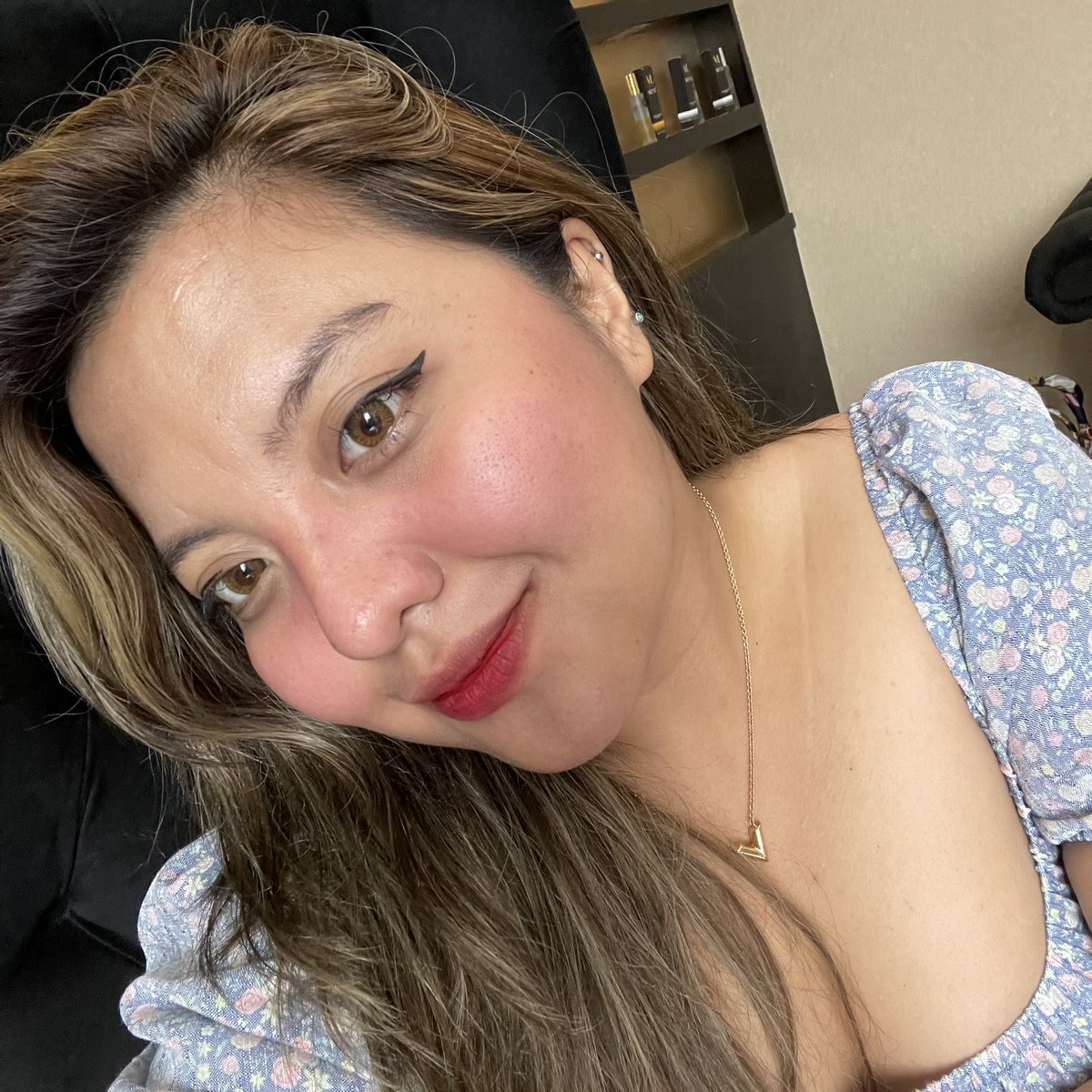 viyline's tweet photo. Im using VIYLine Cosmetics Duo eye liner stamp, 3 in 1 multipot "Cheesecake", Couple edition Lip Cream "Viennie" (outer lips) "Pateng" (inner lips) 🖤💛

Available on shopee and lazada😍 https://t.co/7cddDWir7r