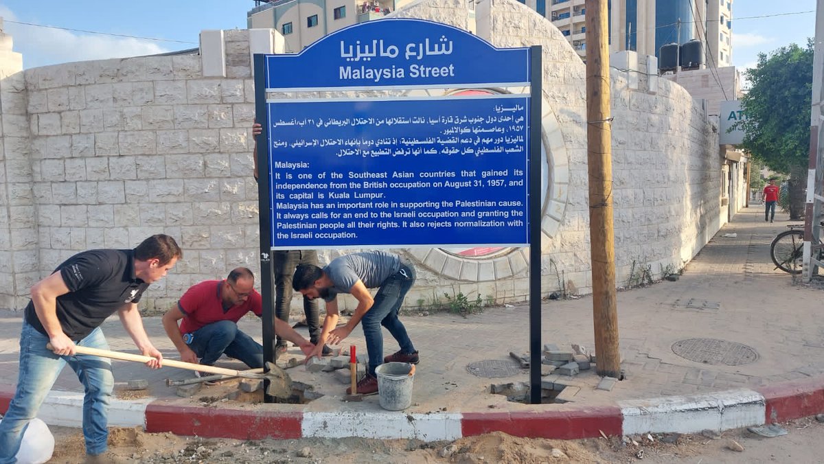 muslimbinimran's tweet photo. سلامت هاري ميرديكا مليسيا ، إخلاص داري غزة- فلسطين!
Gaza Municipality names a road in the western district of Gaza city as "Malaysia Street" in commemoration of Malaysia's independence today.
#Merdeka1957
🇲🇾❤️🇵🇸 https://t.co/gKgO5fFbbi