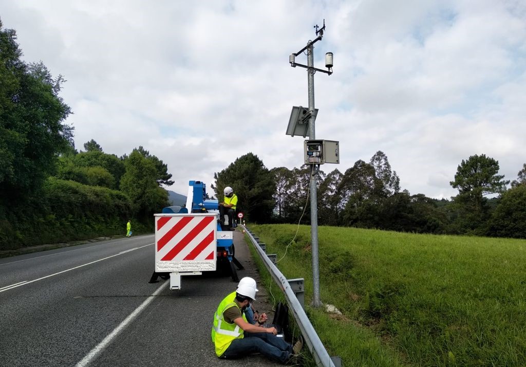 CEDEX_es's tweet photo. El CEDEX está realizando trabajos de mantenimiento en su red de estaciones meteorológicas, situadas en diferentes puntos de la Red de Carreteras del Estado @mitmagob, la cual permite mejorar la gestión de nuestras carreteras.🛤️#CET #CarreteraConectada #CuidandoElPatrimonioDeTodos https://t.co/we906UBofl