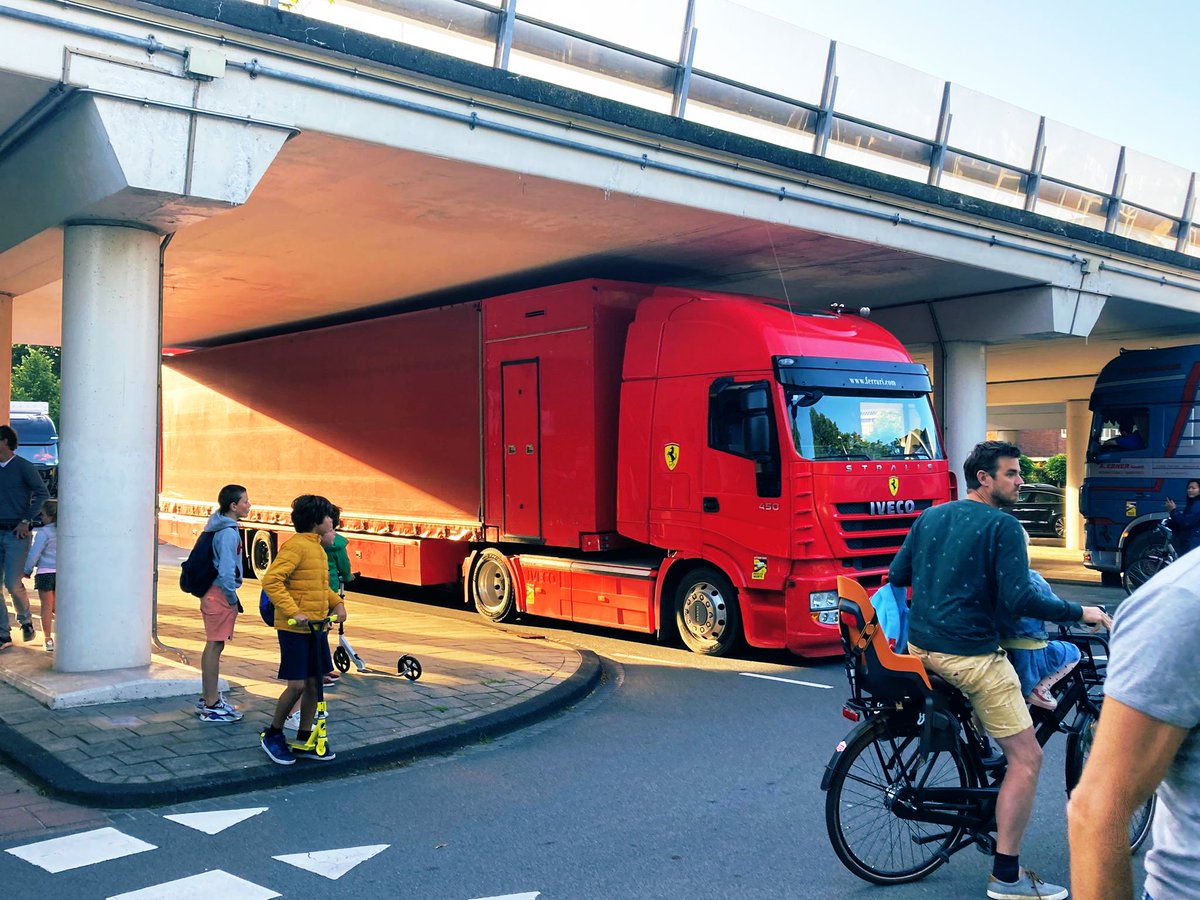 PimSedee's tweet image. Truck #Ferrari heeft zat ruimte om circuit #zandvoortgp te bereiken ;) #kennet (foto @jawvangelder)