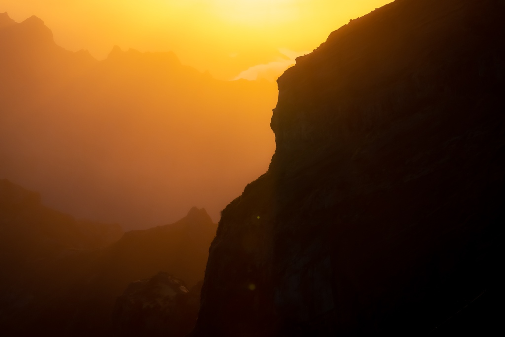 Closeup view of an extraordinary sunset in Madeira.

Photo: Pico do Arieiro/Madeira, August 2021

#madeiraisland #ilovemadeira #portuguesefamily #funchal
#sunsets #sunsetphotography #sunsetlovers #goldenhour
#landscape #mountainlovers #mountainscape