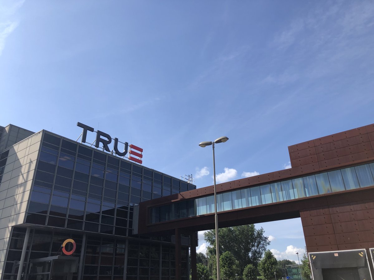 impresnl's tweet photo. Eind augustus zijn collega’s Pieter, Leroy, Joris en Nico naar @true_nl afgereisd voor een stoomcursus Kubernetes. Dit is een oplossing om containerisatie te automatiseren. Dit kan worden ingezet om een site of applicatie te hosten. #kennis #digitaalbureau https://t.co/qDPSWESS5c