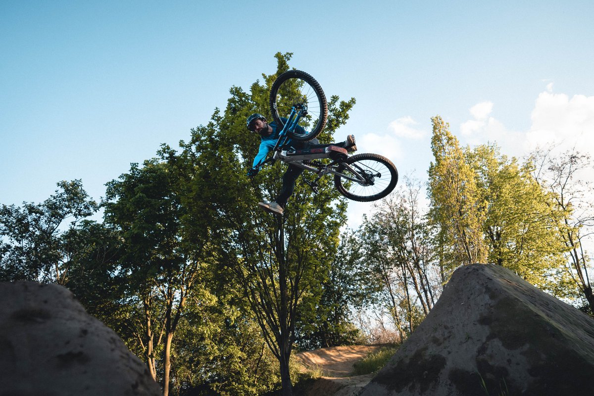 new post over at <a href="/pinkbike/">Pinkbike</a> !
pinkbike.com/news/video-mac…