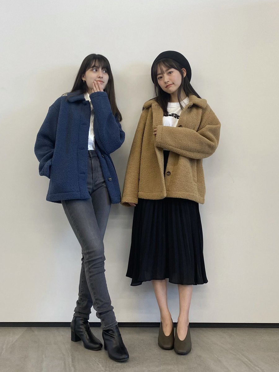 高崎かなみ Kanami Takasaki 同じ事務所のまるちゃんとボアジャケットを色違いで着て 双子コーデっぽくしました 私のコーデは Tシャツとスカートが私物なのですが ユニクロの新作ボアジャケットと小物を合わせて秋っぽくしてみました ちなみにtシャツ