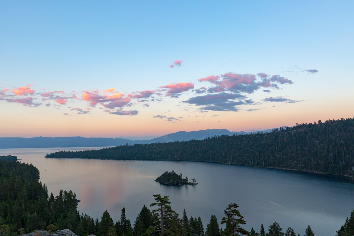 DonaldForSparks's tweet image. These next few days (especially tonight) are going to be really hard...it&apos;s going to be immensely emotional to witness this fire getting closer to places we all love and visit.  My heart goes out to the locals that live and work in #TaHome ❤️