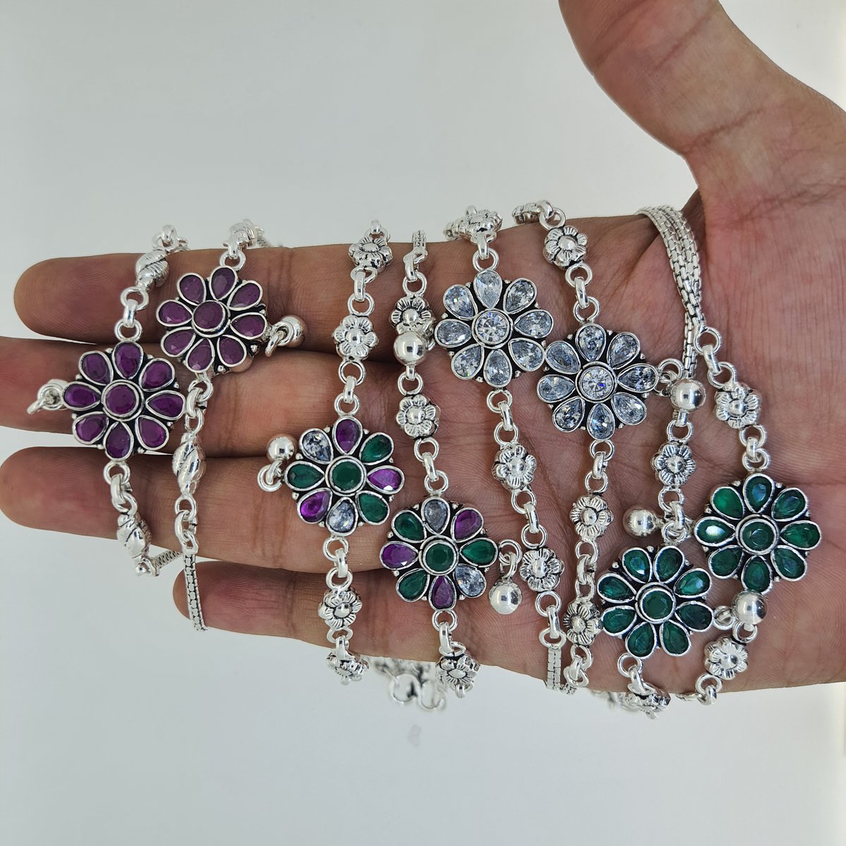 DevJewels's tweet image. 92.5% Sterling silver payal/anklets @ wholesale price
#925silver #silver #puresilver #silverlove #loverforsilver #anklets #payals #silveranklets #silverpayal #anklebracelet #sterlingsilver #silverjewellery #silverjewelry #handmadeinindia #indianjewellery #designerjewelry