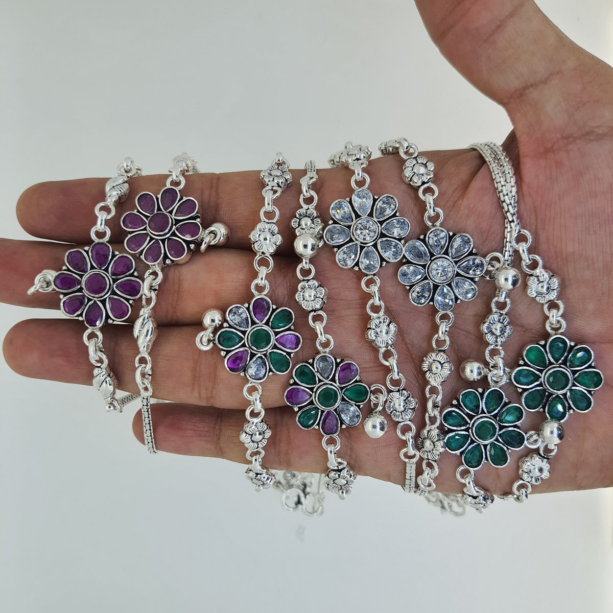 DevJewels's tweet image. 92.5% Sterling silver payal/anklets @ wholesale price
#925silver #silver #puresilver #silverlove #loverforsilver #anklets #payals #silveranklets #silverpayal #anklebracelet #sterlingsilver #silverjewellery #silverjewelry #handmadeinindia #indianjewellery #designerjewelry