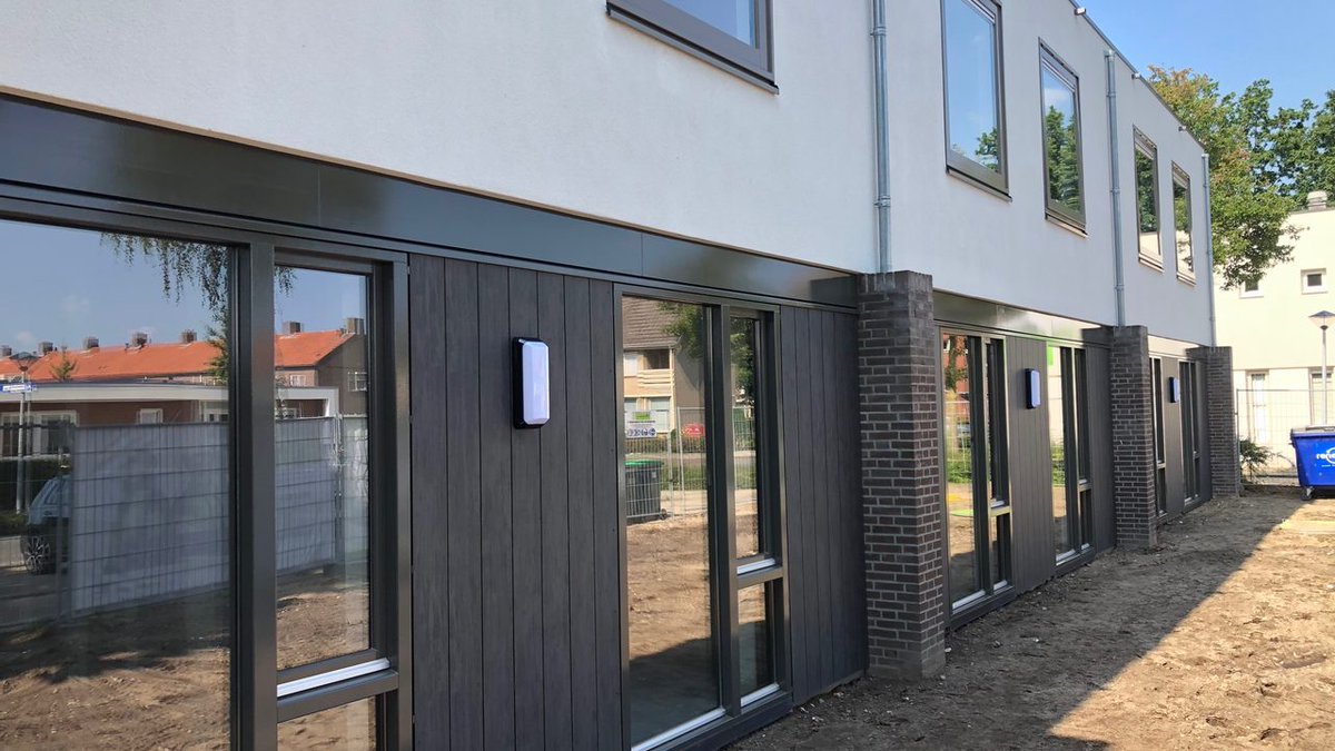 Met trots hebben wij 14 duurzame appartementen (#gasloos, #zonnepanelen) opgeleverd aan <a href="/AreaWonen/">Area</a> voor stichting maatschappelijk opvang het Verdihuis. #duurzaambouwen dtvnieuws.nl/nieuws/artikel…