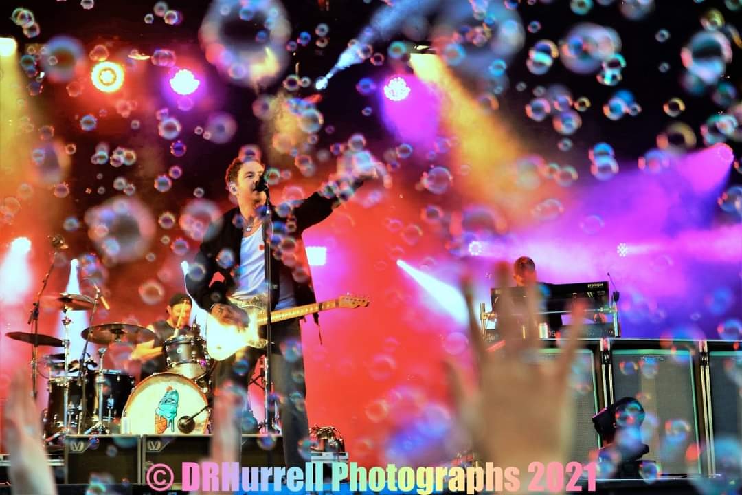 DRHurrell's tweet image. @mcflymusic on stage performing too the masses at @Carfestevent
