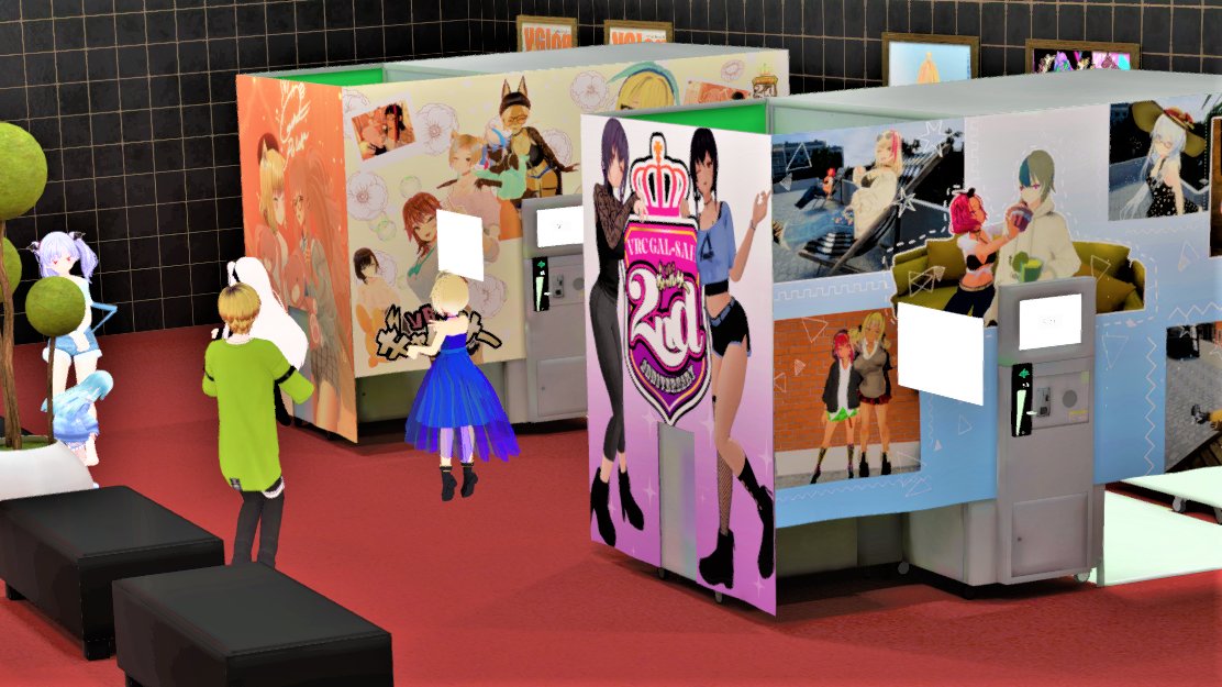 vrc_sabobo's tweet image. ワールド名：PrintClub RUMOR
#VRChat_world紹介
みんなでプリクラを撮ろう！
背景を選んで、アナウンスが流れて、秒数制限があってと割とリアルな雰囲気です。狭い空間でわちゃわちゃしながら撮るのは普通の集合写真とは違った楽しさがあります。作者のCeLiCaさんの気紛れで開店するプラベワールド。