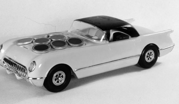 mariobianchi18's tweet photo. Il #31agosto 1955 a Chicago è presentato un modello di #Sunmobile. Lungo 40 cm presentava dei piccoli pannelli solari su tutta la parte superiore della carrozzeria che convertivano in energia elettrica la luce, del sole o di una lampadina. Nonostante lo scalpore non ebbe seguito. https://t.co/6fKG7j1CWV