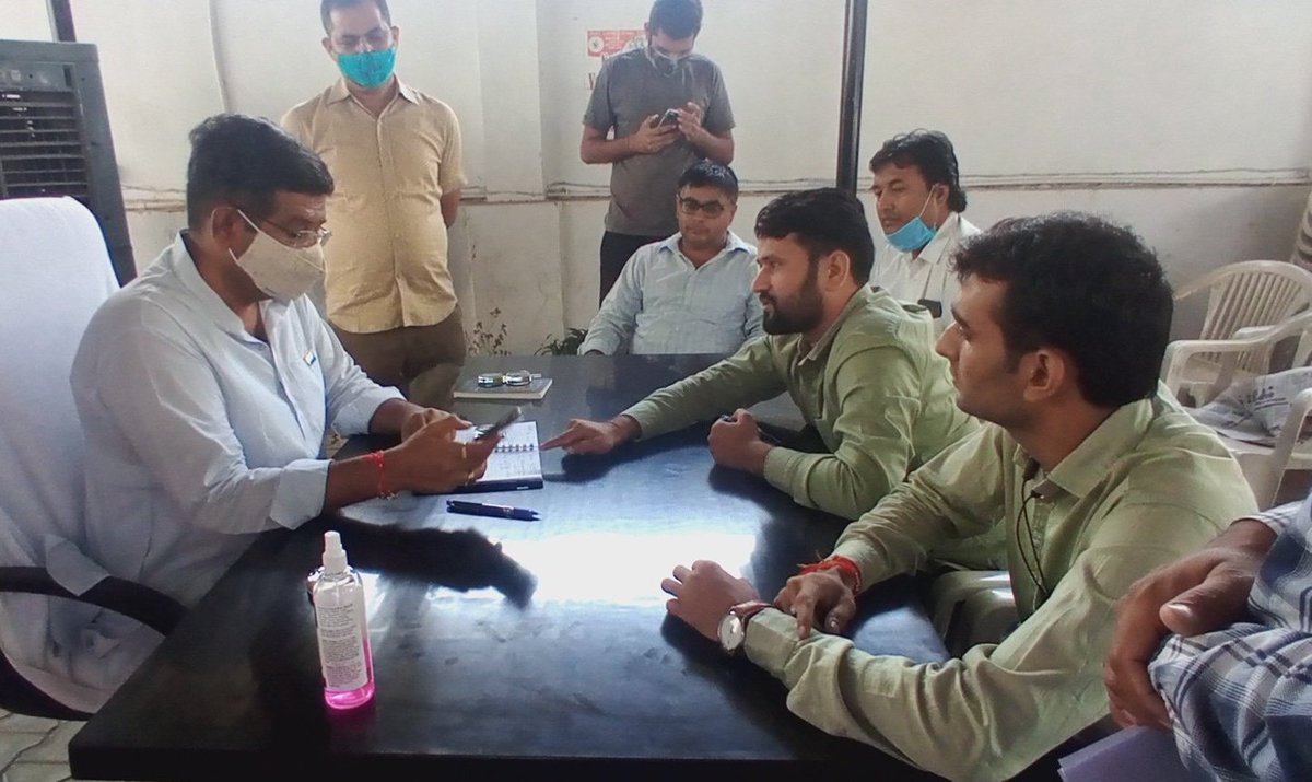 Ramgjat's tweet photo. रीट परीक्षा 26 सितंबर को ही आयोजित करवाने और B.Ed डी,एल,एड सेकेंड ईयर के अभ्यर्थियों के संबंध में @TheUpenYadav ने आज उच्चशिक्षामंत्री@BSBhatiInc
 एवं शिक्षामंत्री @GovindDotasra से मुलाकात की। रीट 26 सितंबर को ही आयोजित होगी, B.Ed, डीएलएड द्वितीय वर्ष छात्रों को राहत मिलेगी। https://t.co/9VQUJBVd79