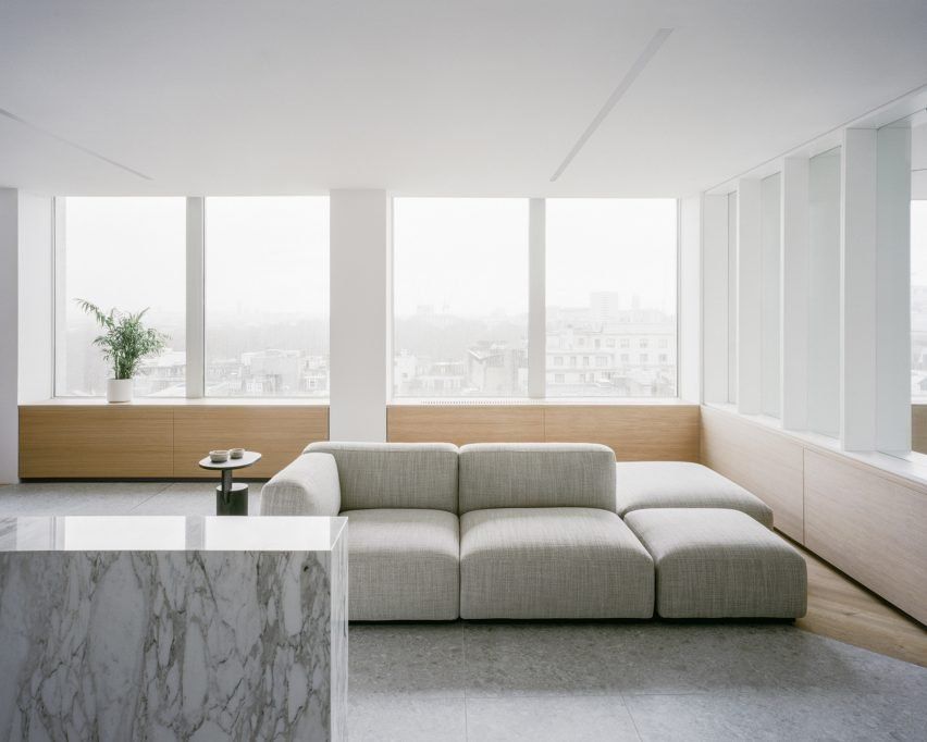 PonsceramicsUK's tweet photo. This looks great, 'Homely' office design

"ConForm Architects completed a "homely" office for a financial firm on the 11th floor of the recently refurbished Smithson Tower, the brutalist complex designed by Alison and Peter Smithson in the early 1960s"

https://t.co/YuGcT0p0GA https://t.co/9c2wlUWWpq