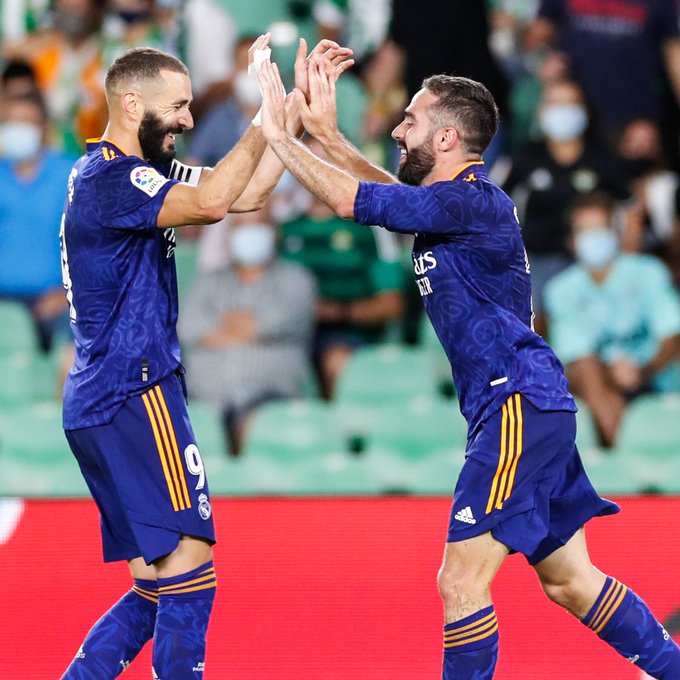 Benzema and Carvajal celebrating after goal. ( Twitter: @realmadriden )