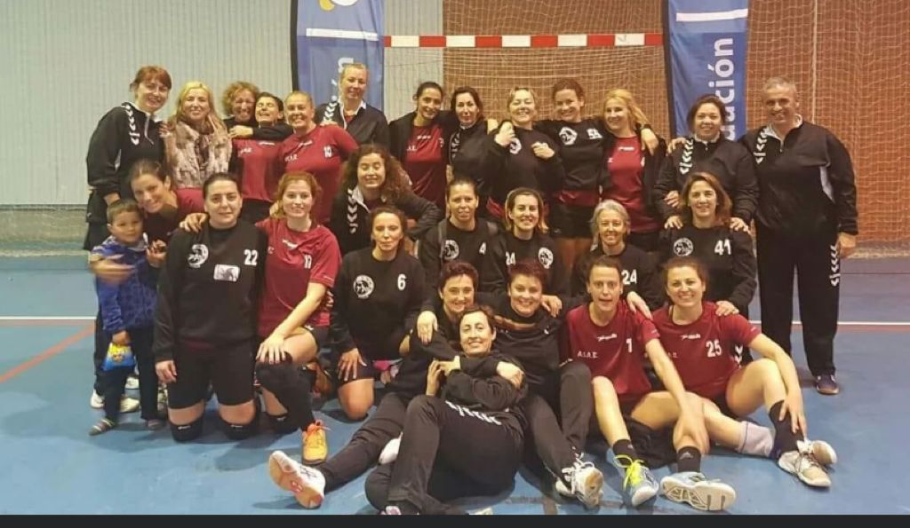 Éste sábado (18.00en el Paraguas) es un día muy especial. Es el inicio de un sueño, el sueño de muchos de nosotros que no dejamos de hacer y estar cerca del BM, por eso se lo queremos dedicar a ellos..nuestros Veteranos de la ciudad de Sevilla @bmprointegrada vs <a href="/arspalmadelrio/">Club Balonmano Ars Palma del Rio</a>