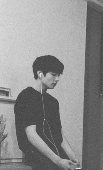 r_unxm's tweet photo. thank you for loving yourself./🌸🐰 https://t.co/eqJFj8z7kv