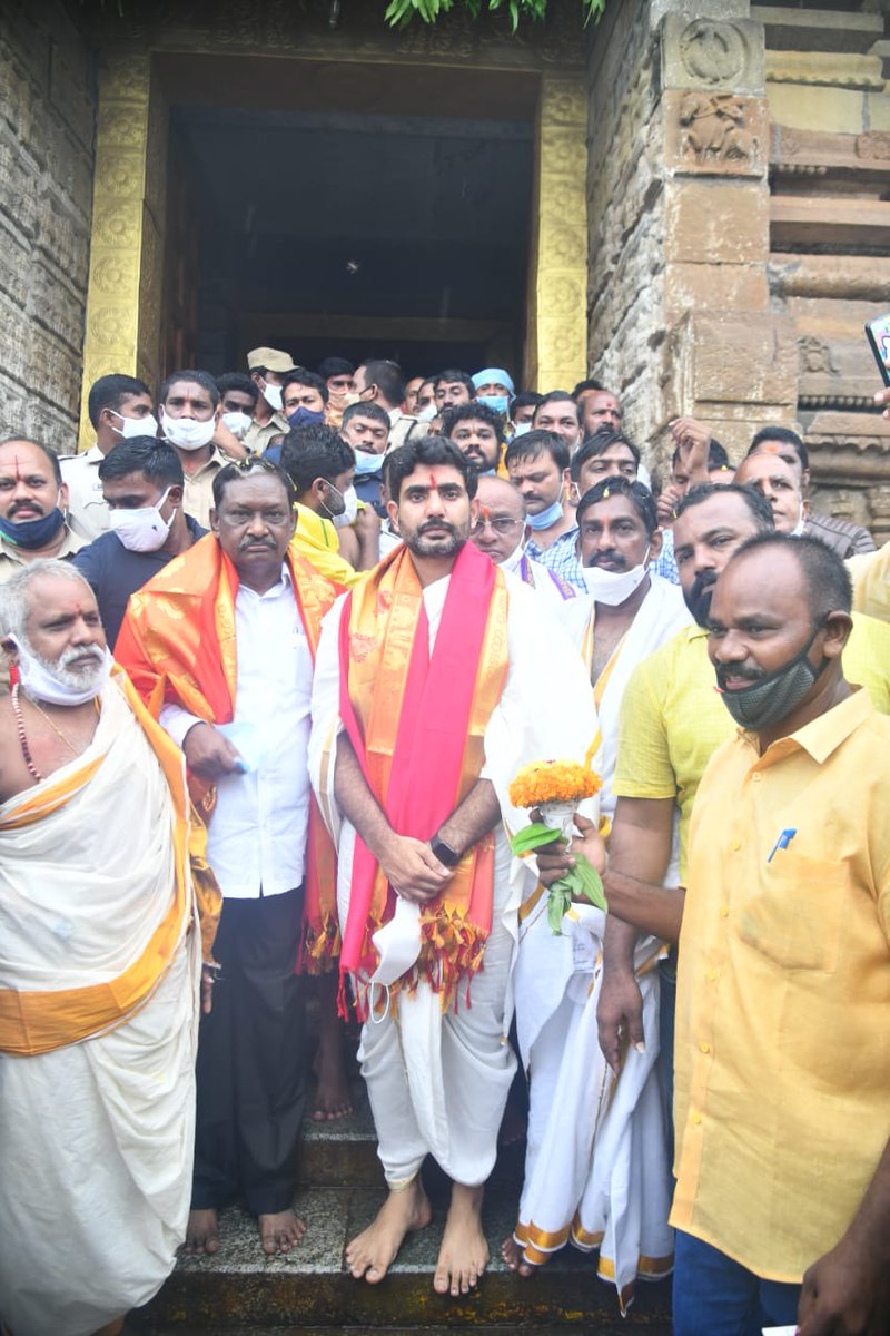 naralokesh's tweet photo. పోల‌వ‌రం నిర్వాసితుల స‌మ‌స్య‌లు ప‌రిష్కారం కావాల‌ని, పోలవరం ప్రాజెక్టు త్వరగా పూర్తయ్యి రాష్ట్రం సుభిక్షంగా ఉండాలని  ఆ భద్రాద్రి రామయ్య కి మొక్కుకున్నాను(3/3) https://t.co/VYnYtJLomE