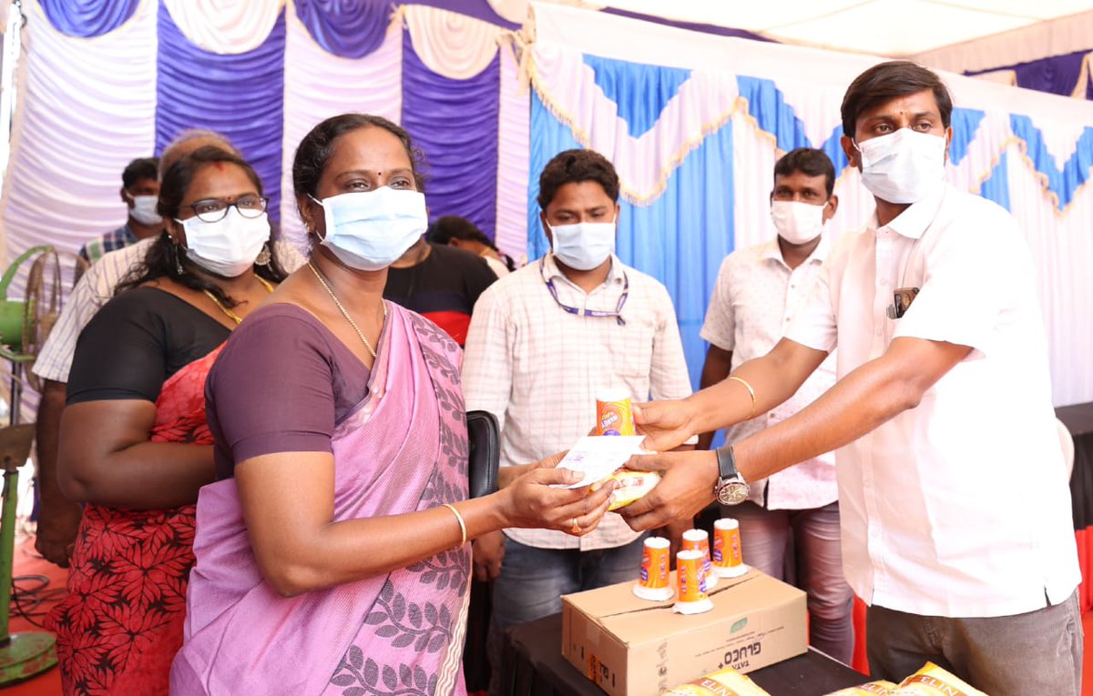 சேப்பாக்கம், 62 அ வட்டம், கலவை தெரு - அருணாச்சல தெரு பகுதியில் இன்றும் கொரோனா தடுப்பூசி முகாமை நடத்தினோம். இந்த முகாமில் பொதுமக்கள்  ஆர்வத்துடன் குடும்பத்தோடு வருகை தந்து தடுப்பூசி செலுத்திக்கொண்டனர். நன்றி.
<a href="/nchitrarasu/">N CHITRARASU ( நே.சிற்றரசு )</a> <a href="/Madhanmohandmk/">Madhan Mohan</a> #Mahesh