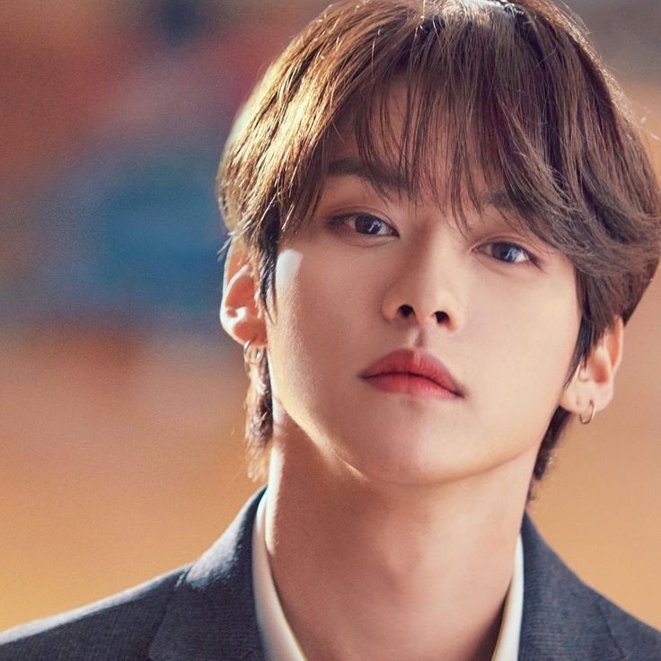 Living With The Past

minsung au

wherein andrey (hjs) knows that sean (lmh) hasn't moved on with his ex yet. so he offered to help him move on.

can sean really moved on with andrey's help?