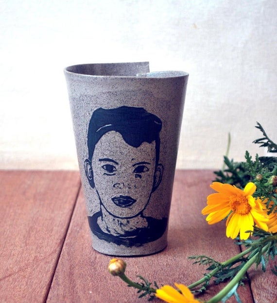 Portrait Pottery Tumbler, Unique teacup etsy.me/2WCl8ne #drinkware #mugs #potterycoffeemug #grayceramiccup #largepotterymug @etsymktgtool