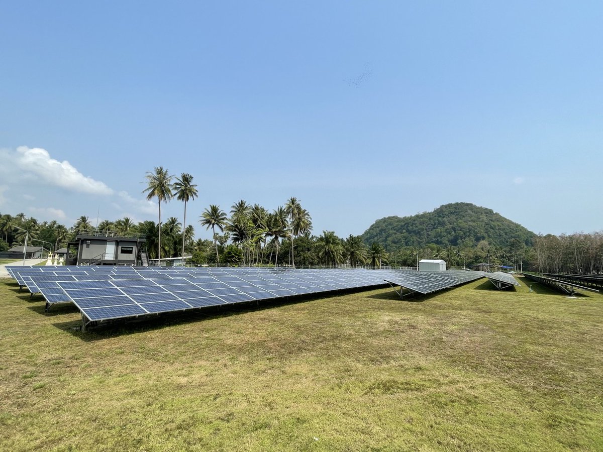 AtessPower's tweet photo. Nothing goes better with blue sky and green meadows more than clean energy-Beautiful landscape from a 1MW project site in rural Thailand.

#solarenergysystem #solarpower https://t.co/Q9ogeWLsYl