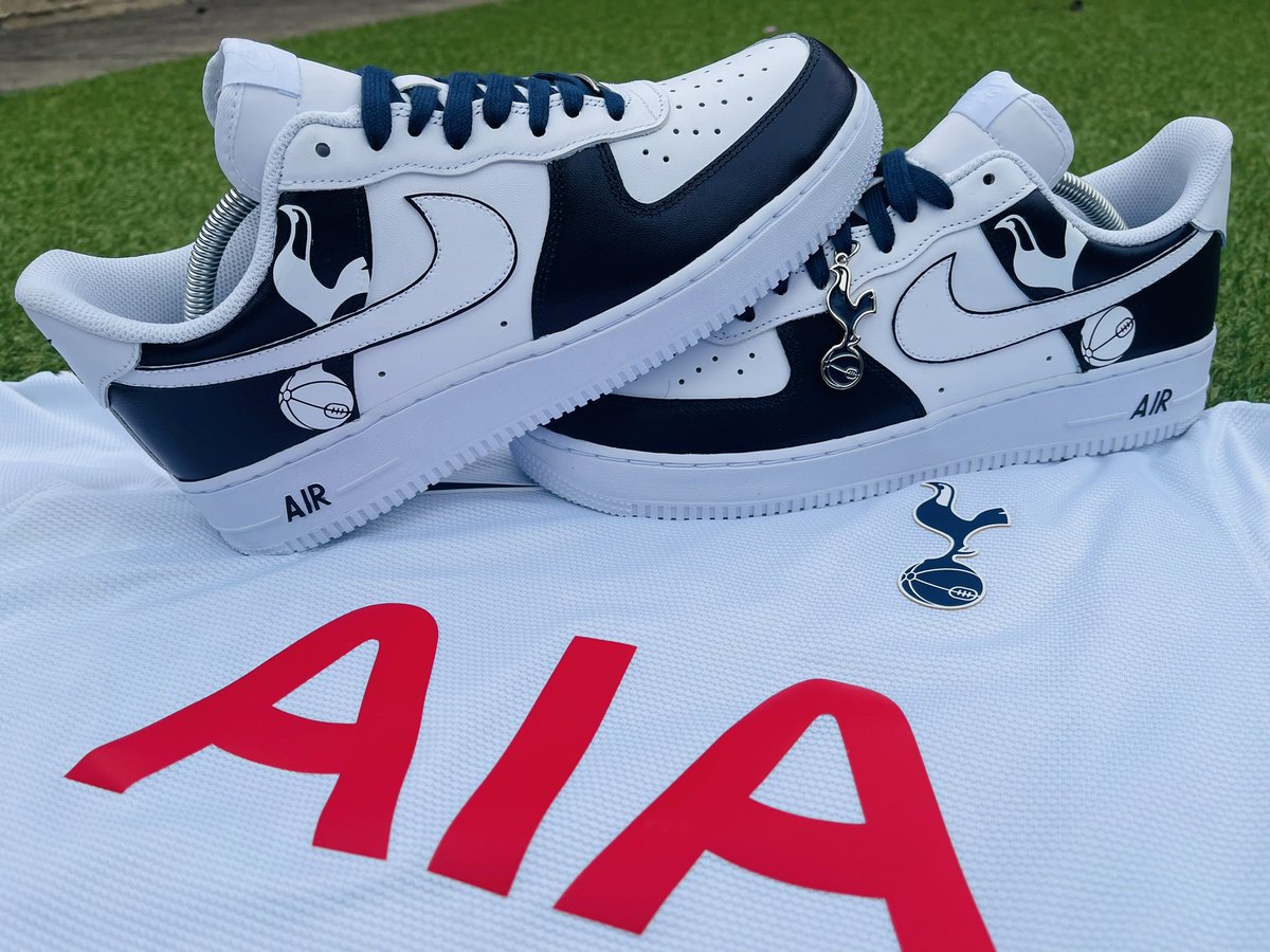 THFC_Bruxx's tweet photo. MASSIVE thanks to @OnPoint_Customs for my custom Spurs Nike trainers 😍😍

Love them!! Can’t wait to rock these on match day!
 
#spurs #thfc #coys #TottenhamHotspur #PremierLeague #Nike #custommade https://t.co/uObEUkZ63a