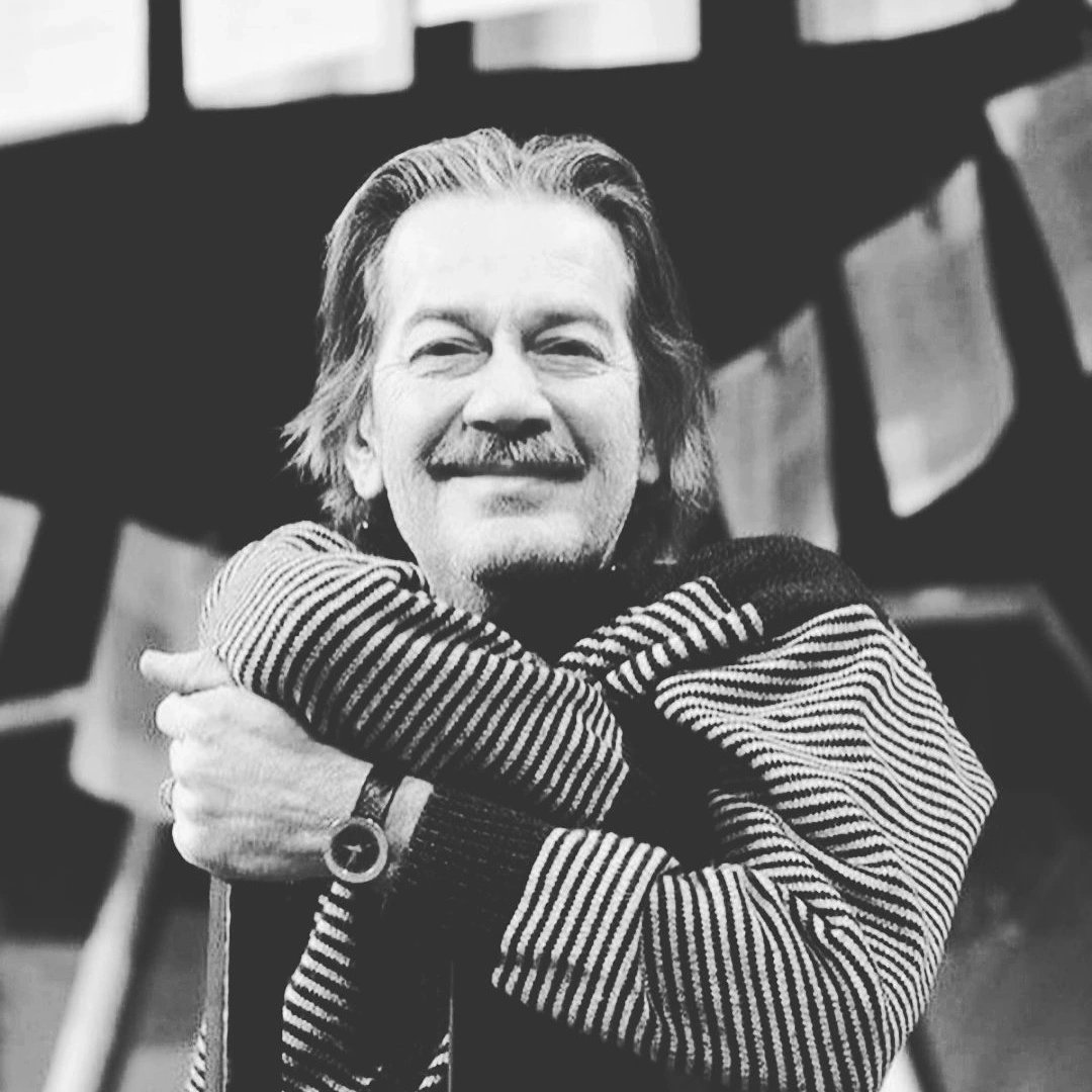 daimatiyatro's tweet image. Çok çok çok üzgünüm... Mekanın tiyatro, yolun alkış olsun... Bir gün bizler de buluşacağız seninle neşeli bir meyhanede... #FerhanŞensoy