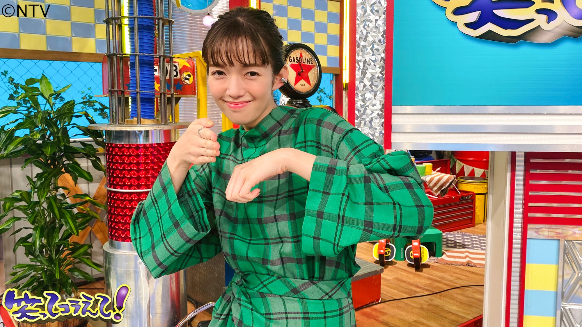 笑ってコラえて 公式 次回 2月9日よる7時 2時間スペシャル放送 笑ってコラえて 今夜8時 放送 佐藤栞里 のポーズで見どころ紹介 今回の見どころは 料理 と 花束 です 貸しますの旅 Spゲスト 杏 さん作の料理レシピを 笑コラ