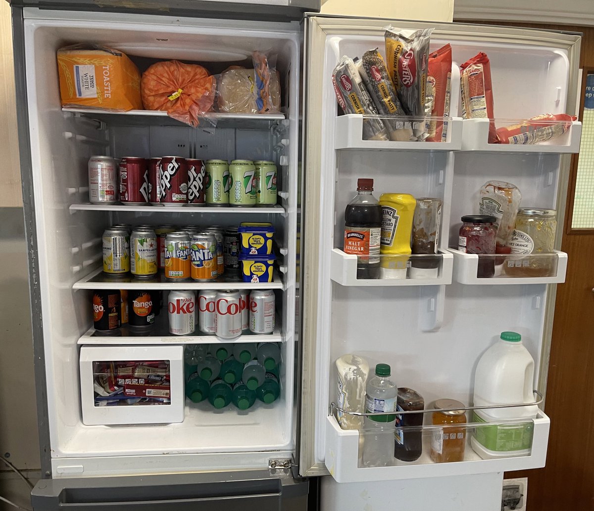samsparkes999's tweet photo. RPU tuck shop β¦. Restocked! Couldnβt fit the picture in of all the fruit & veg ππ
#HowmanyDrinks
#Tuckshop
#KeepingColleaguesHappy π https://t.co/bndPy7Kkpq