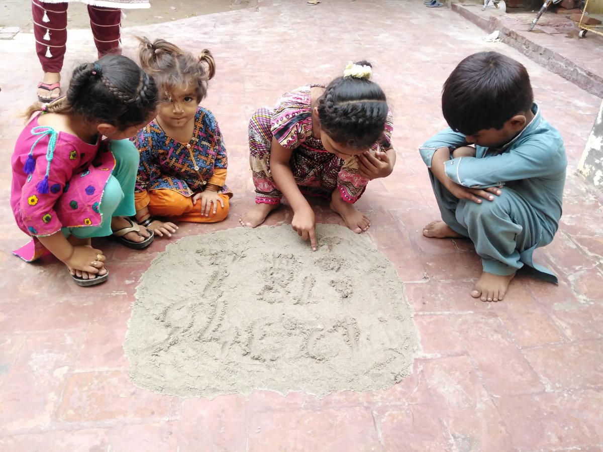 Roshnimultan's tweet image. Learning through playing, children can develop cognitive skills,gain the self-confidence required to engage in new experiences and environments.

#learning_through_play
#fine_motor_skill
#each_one_teach_one
#Education_For_Everyone
#roshni_community_bastischool